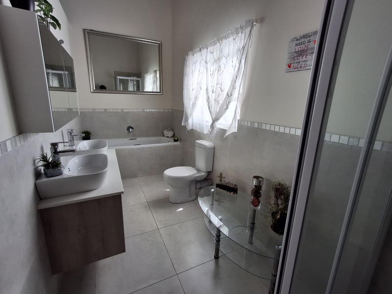 3 Bedroom Property for Sale in Britannia Bay Western Cape